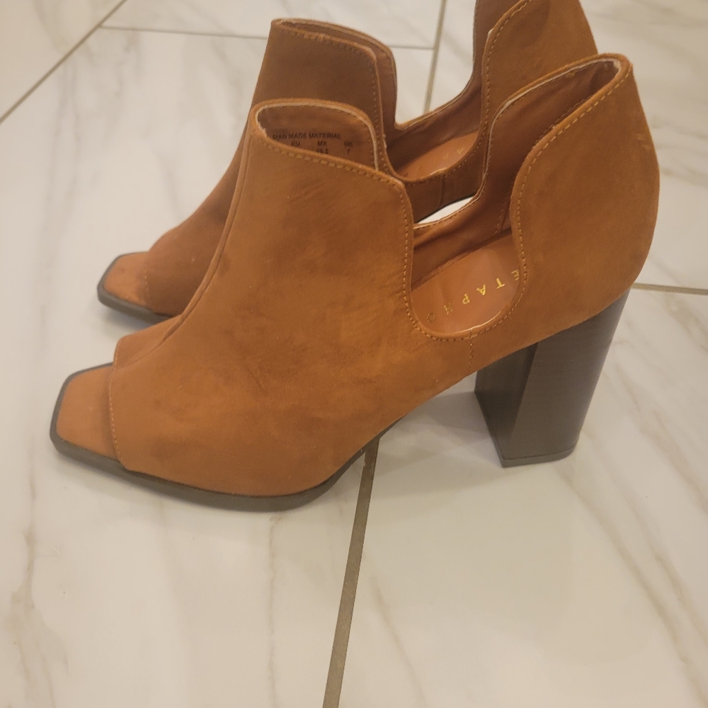 Womens Shoes, size 8.5 Metaphor peep toe
